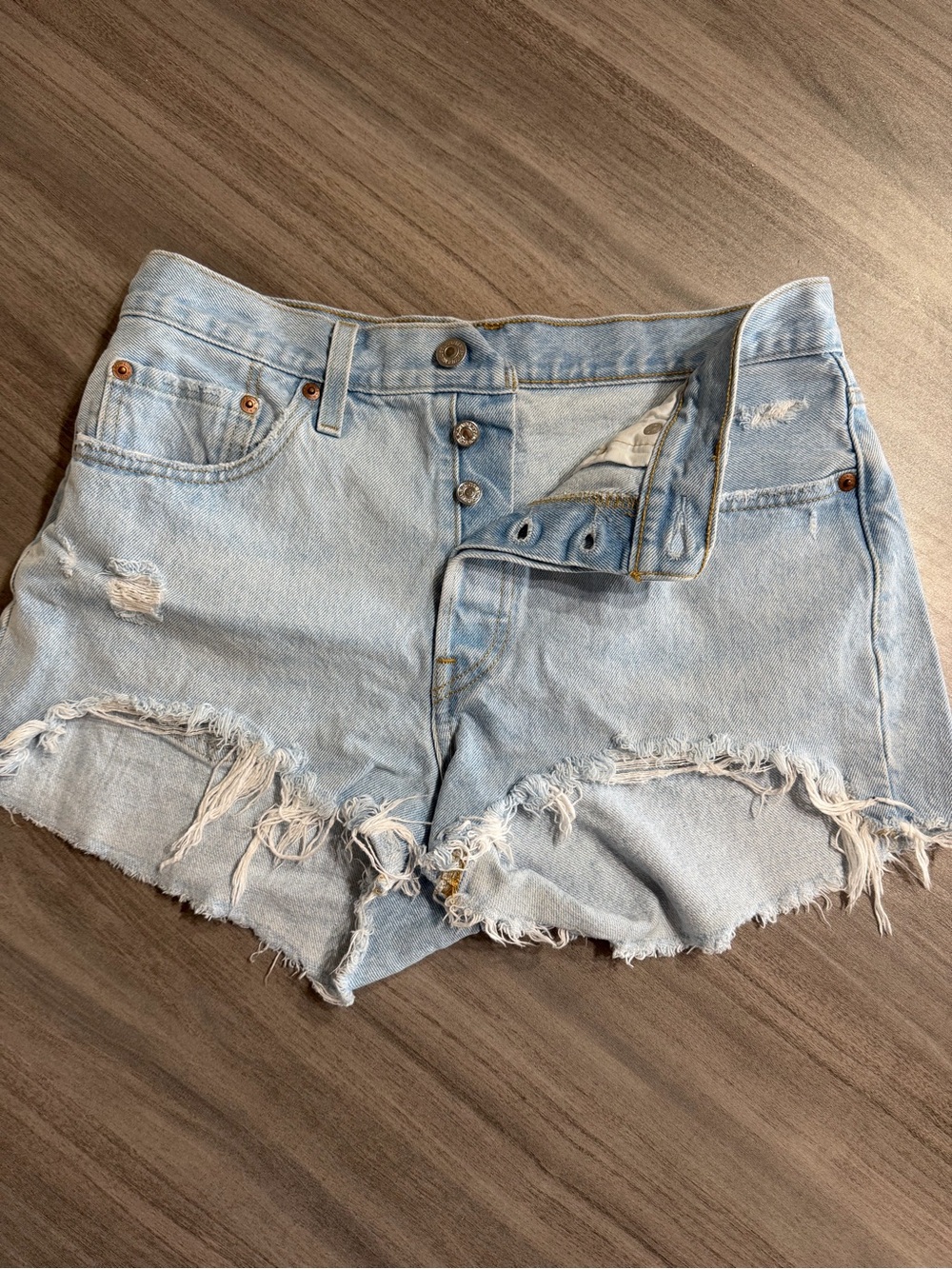 Levi’s Light Wash Distressed Frayed Denim Jean Short Shorts Women's 29 Summer